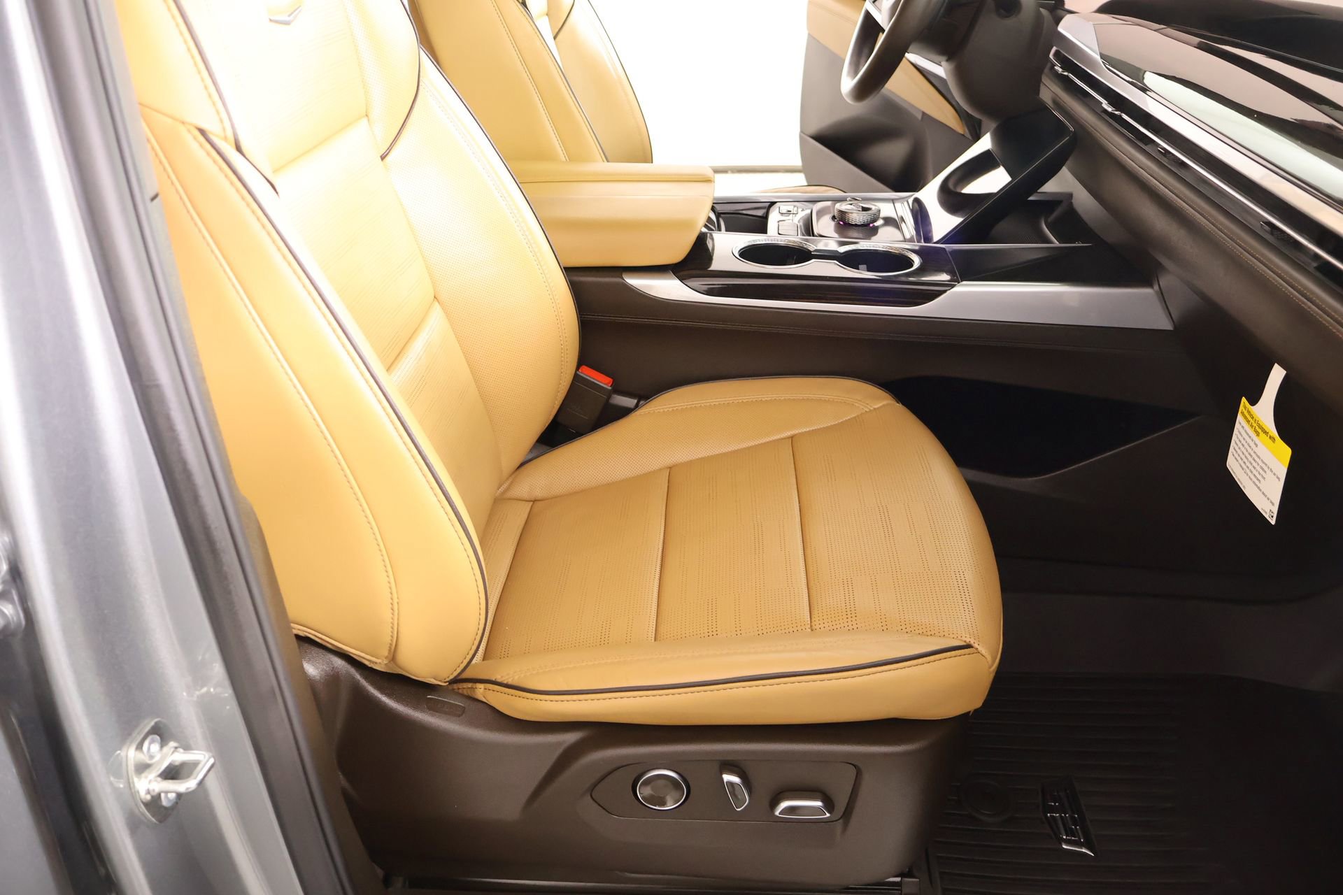 Used 2026 Cadillac Escalade Luxury w/ LPO, Floor Liner Package image 16