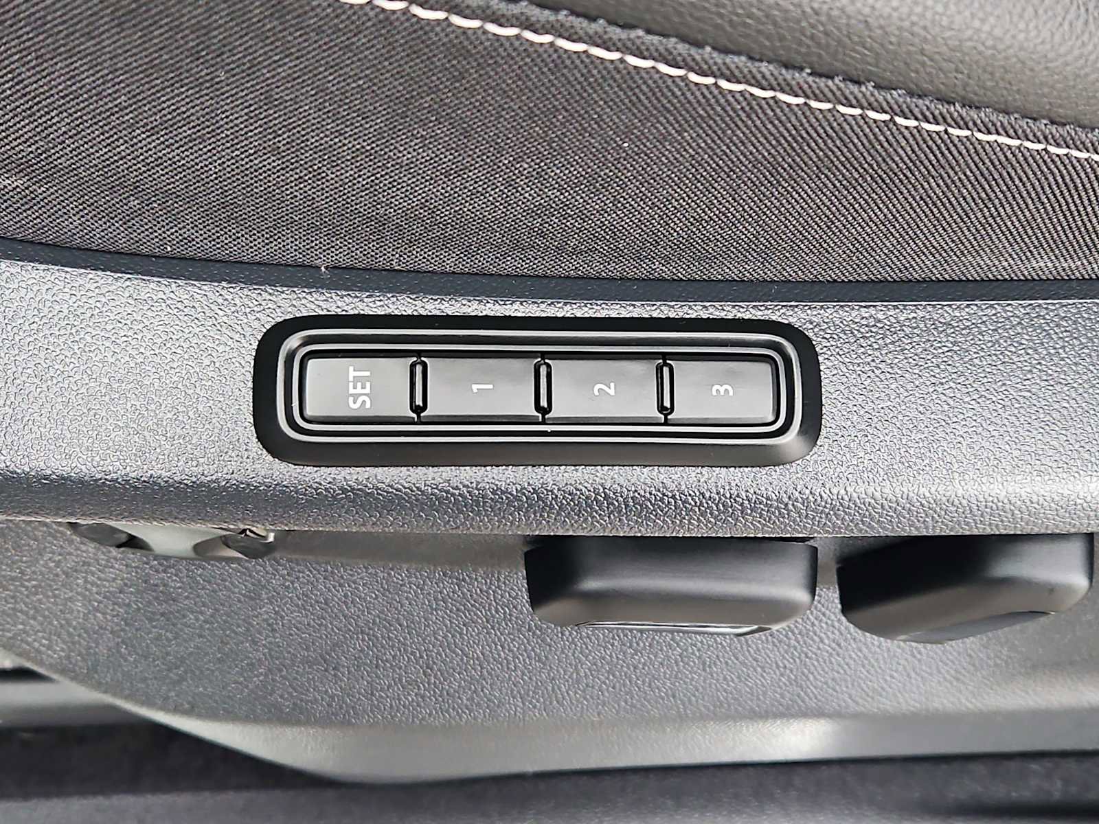 Certified 2023 Volkswagen Tiguan SEL R-Line AWD/4WD image 22