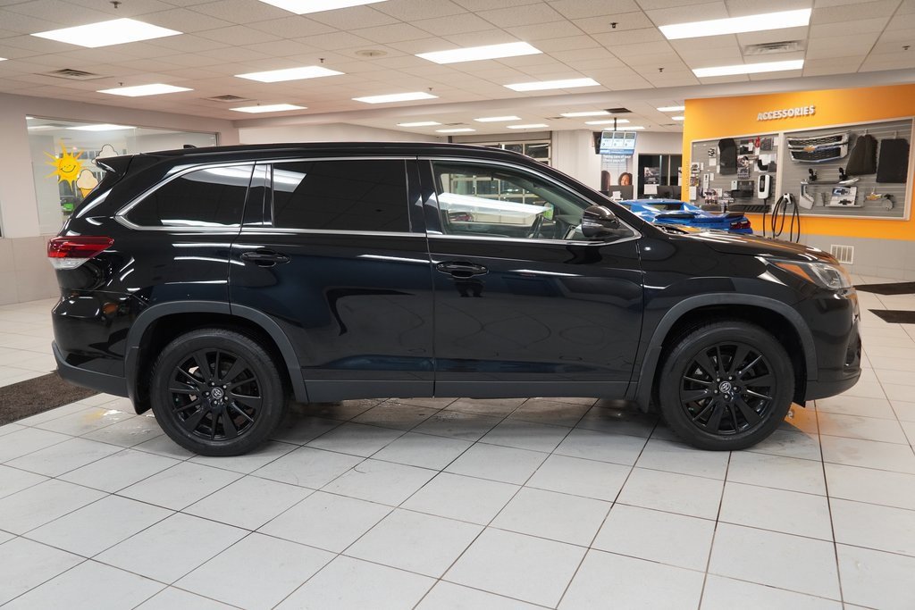 Used 2019 Toyota Highlander SE image 2