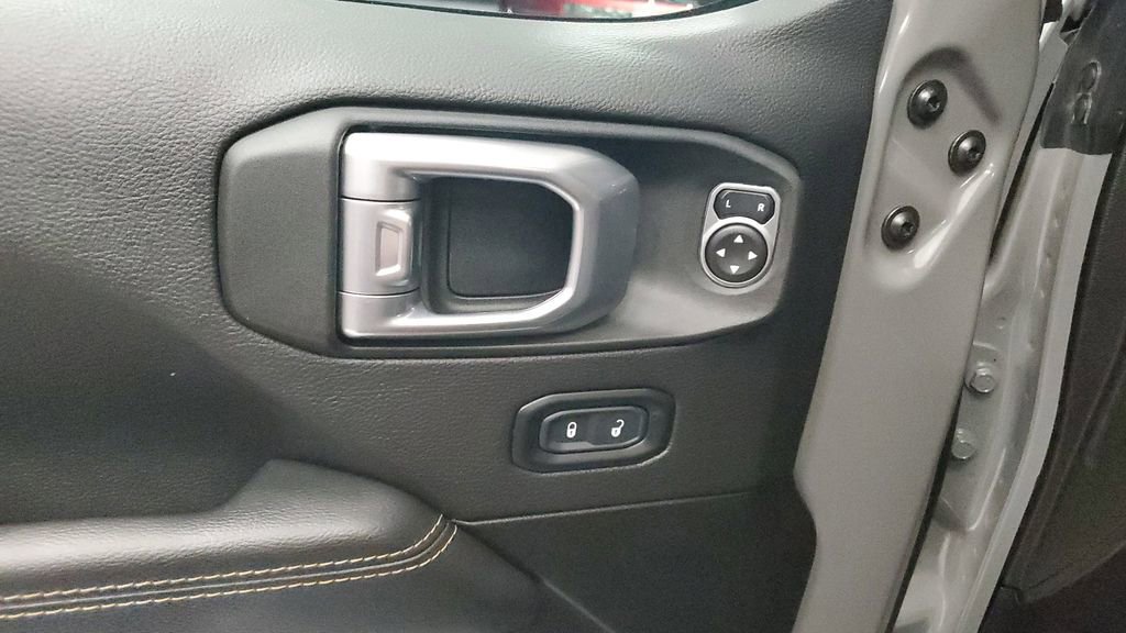 Used 2022 Jeep Wrangler Unlimited Sahara image 20