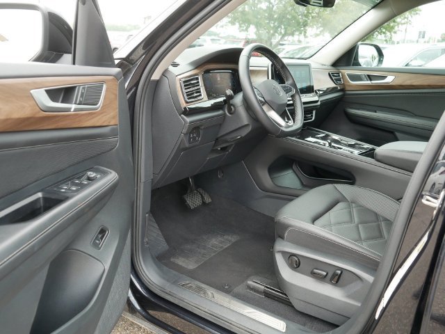 Certified 2025 Volkswagen Atlas SE AWD/4WD image 11