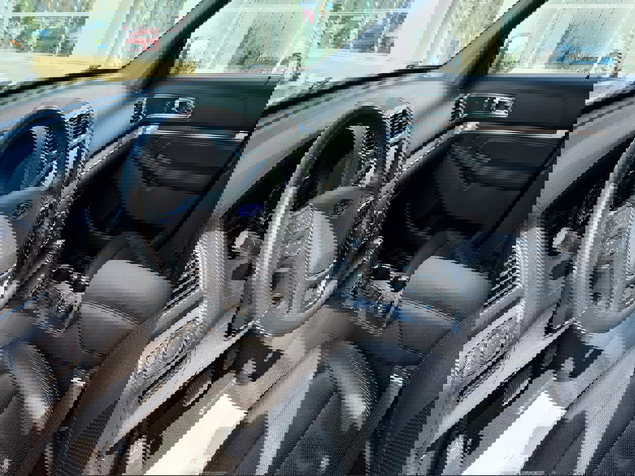 Used 2019 Ford Explorer Limited w/ Class III Trailer Tow Package image 17