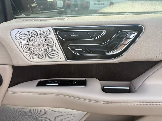Used 2021 Lincoln Navigator L Reserve w/ Luxury Package AWD/4WD image 35
