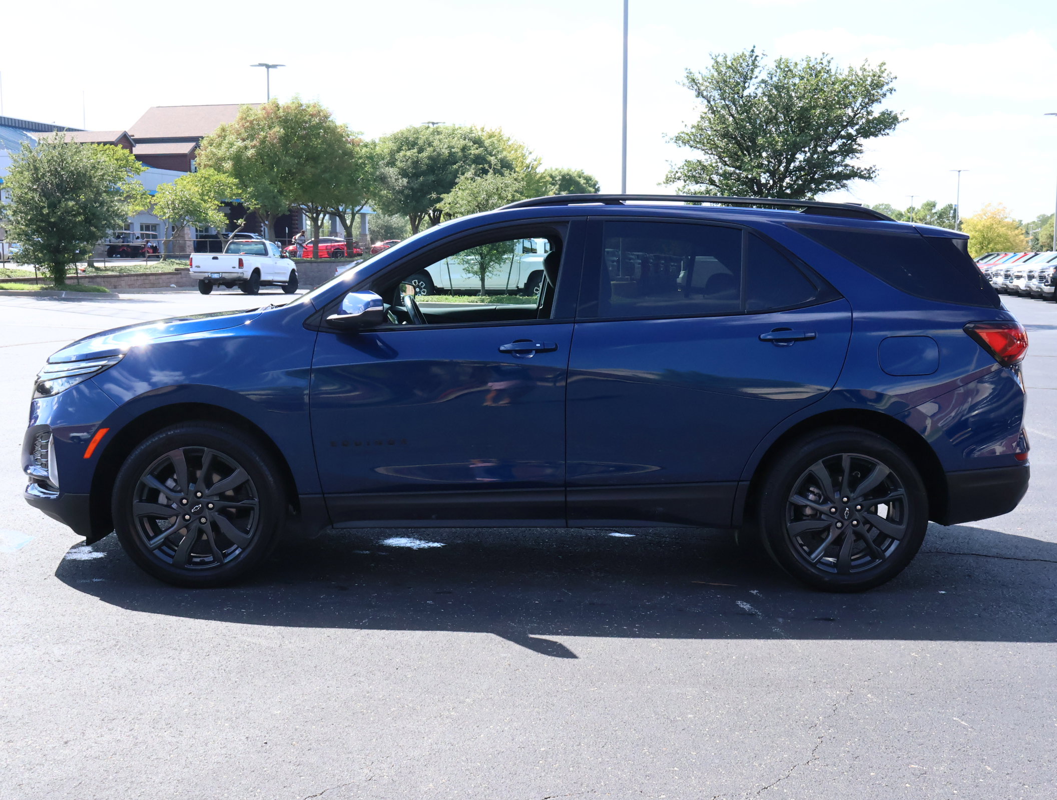 Used 2022 Chevrolet Equinox RS w/ Infotainment Package image 30