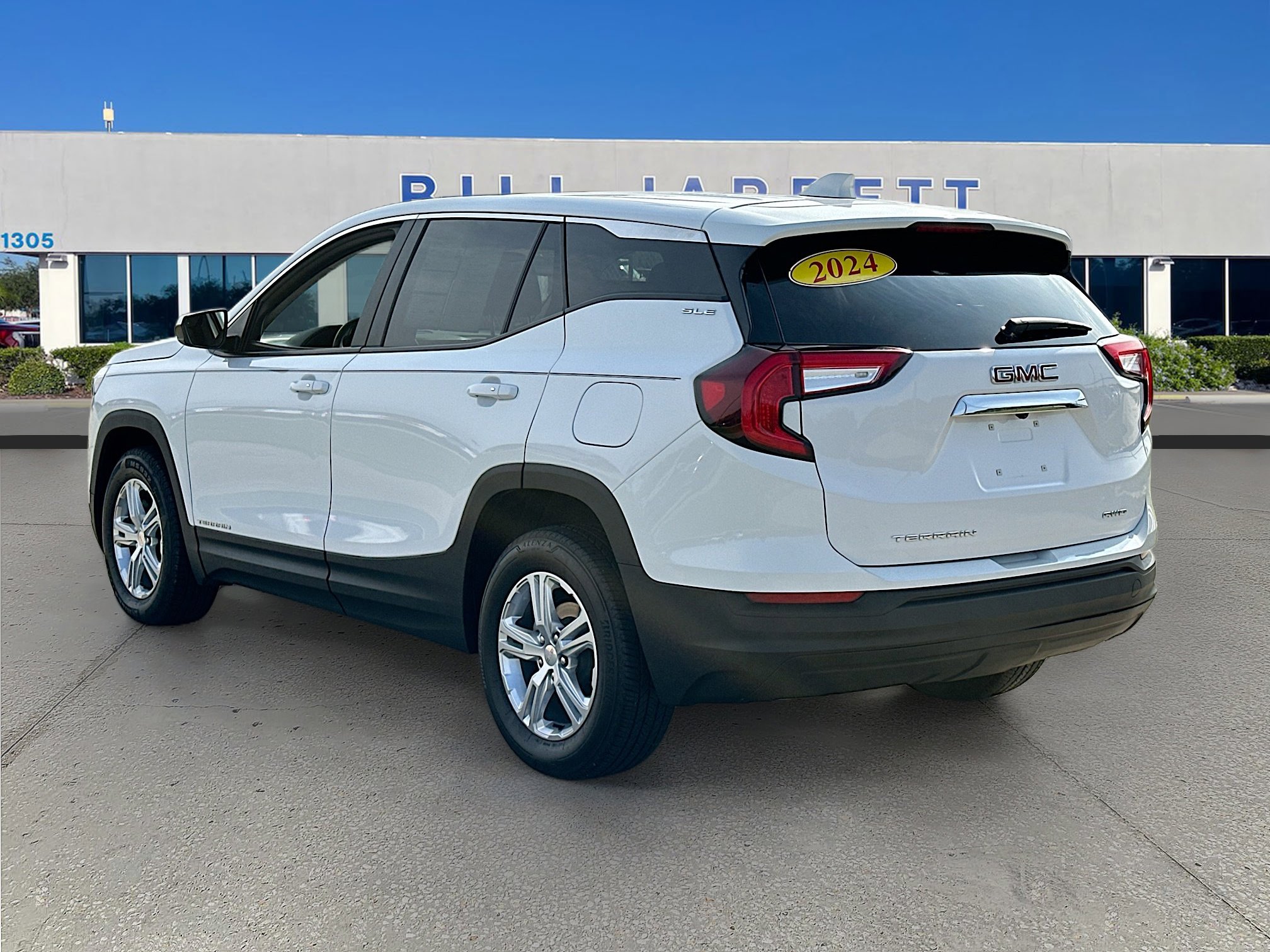 Used 2024 GMC Terrain SLE image 5