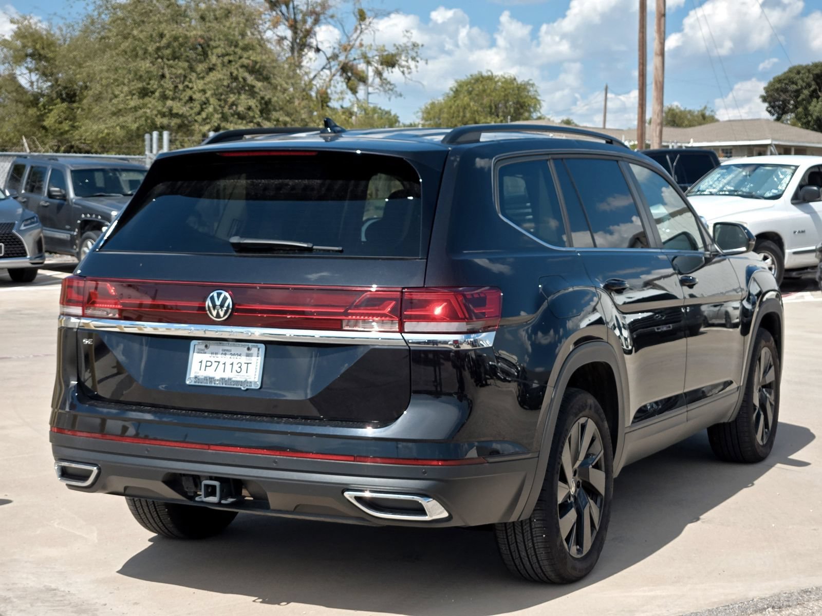 Used 2024 Volkswagen Atlas SE FWD image 4