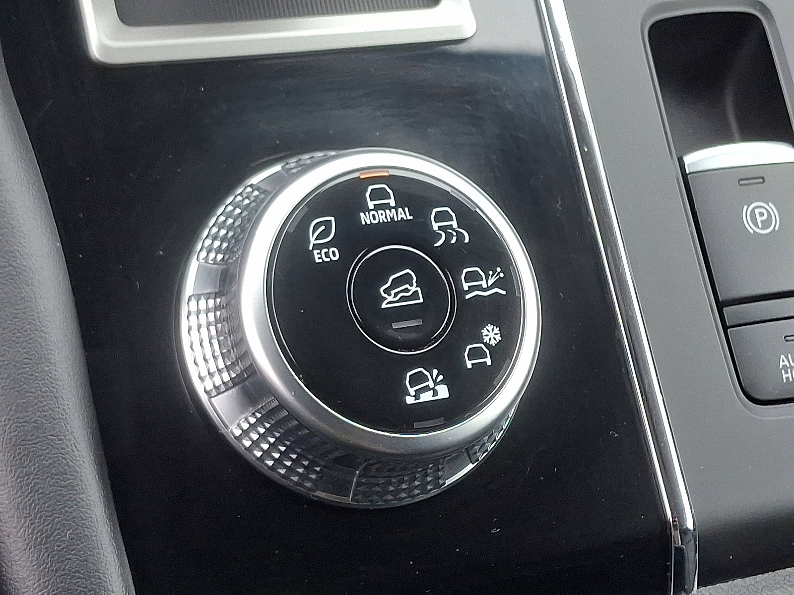 Used 2024 Mitsubishi Outlander ES image 23