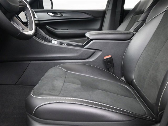 New 2025 Jeep Grand Cherokee L Altitude image 14