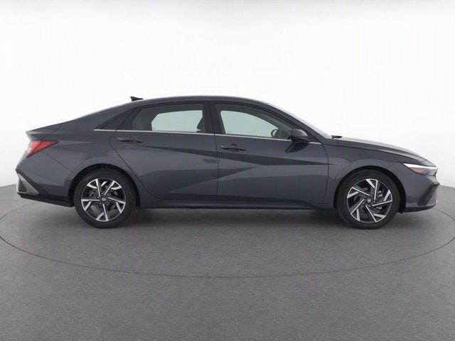 Used 2024 Hyundai Elantra SEL w/ Convenience Package FWD image 4