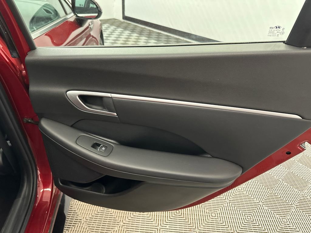 Used 2025 Hyundai Sonata SEL FWD image 17