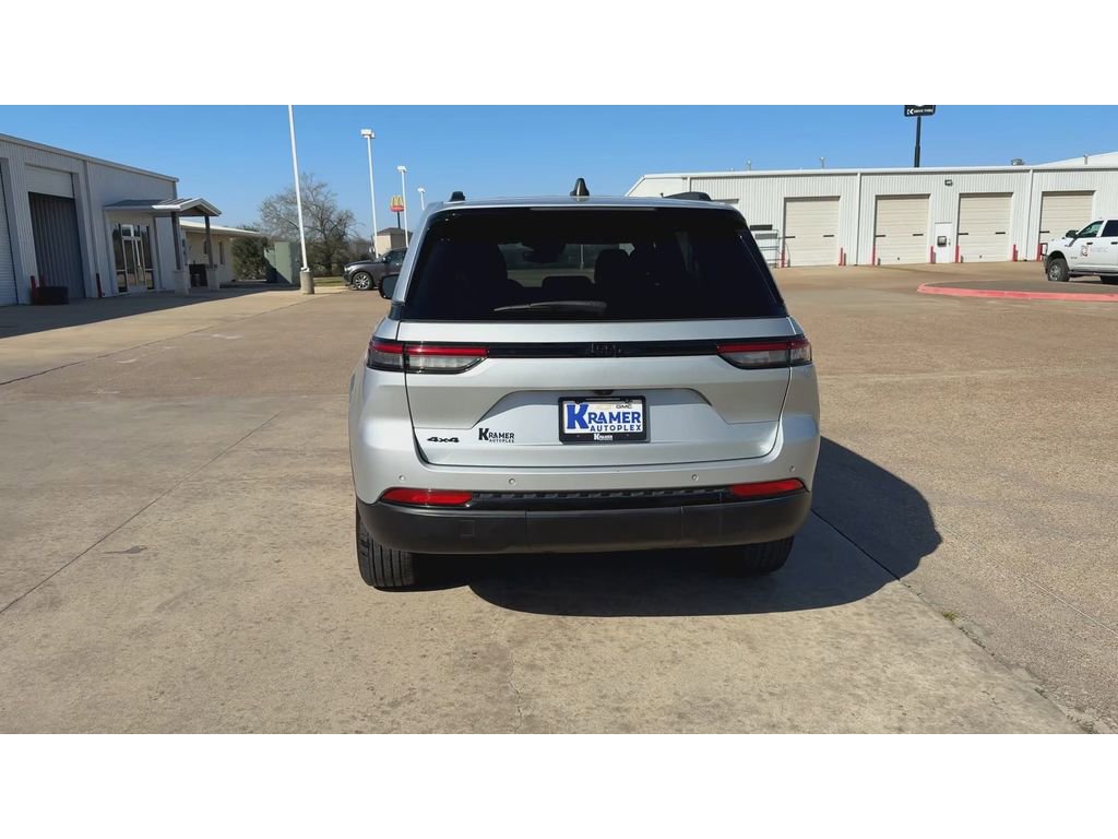 Used 2024 Jeep Grand Cherokee Altitude AWD/4WD image 7