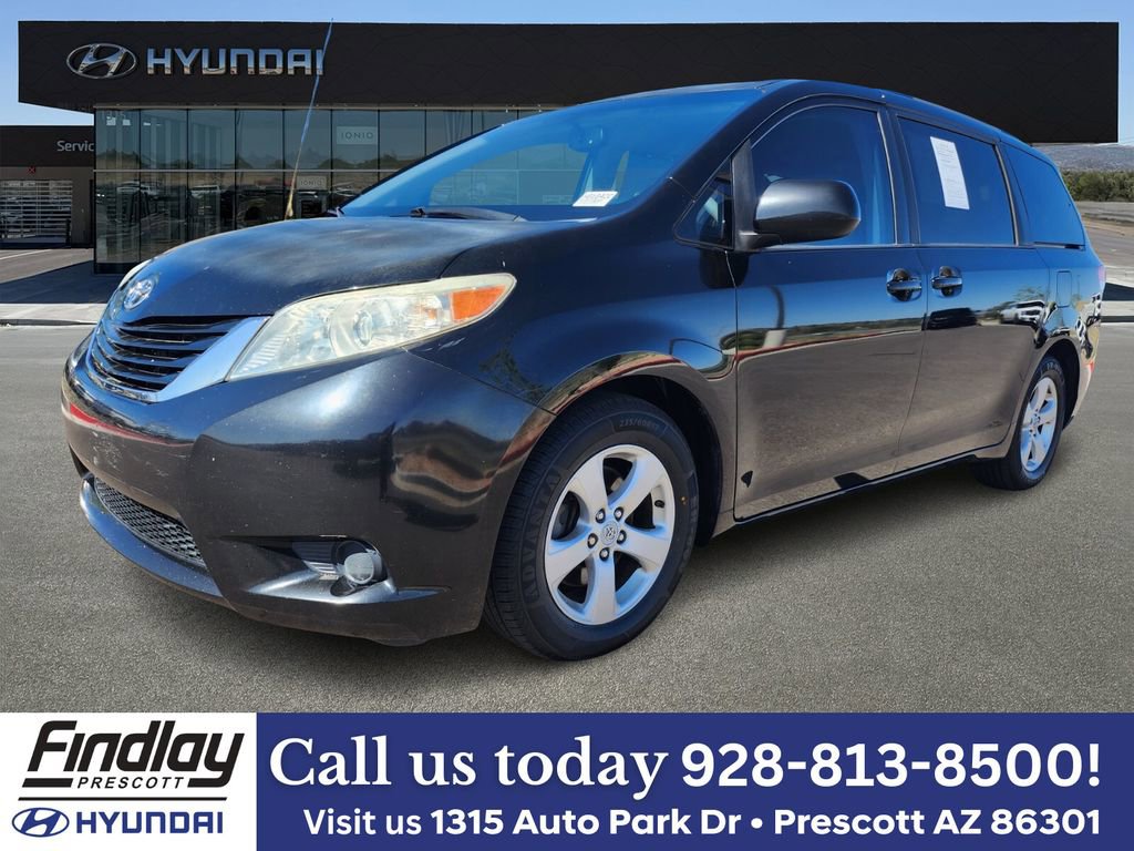 Used 2012 Toyota Sienna LE w/ Towing Pkg FWD image 1