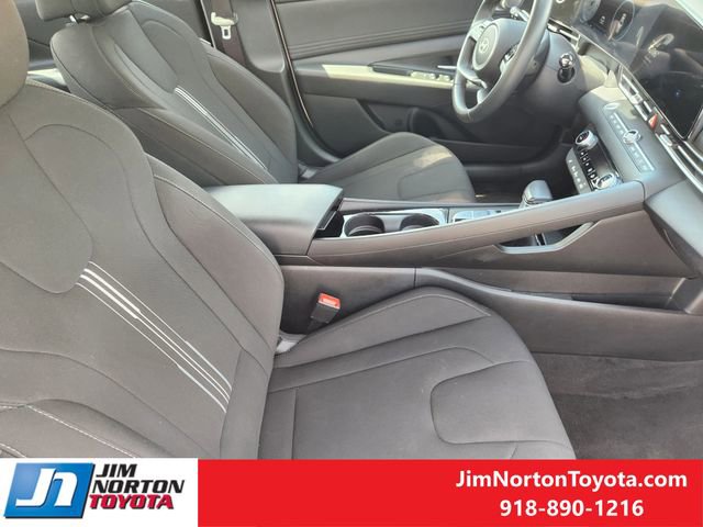 Used 2025 Hyundai Elantra SEL FWD image 15