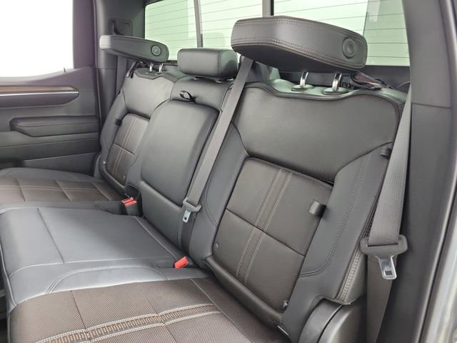 Used 2023 Chevrolet Silverado 1500 High Country w/ High Country Premium Package AWD/4WD image 13
