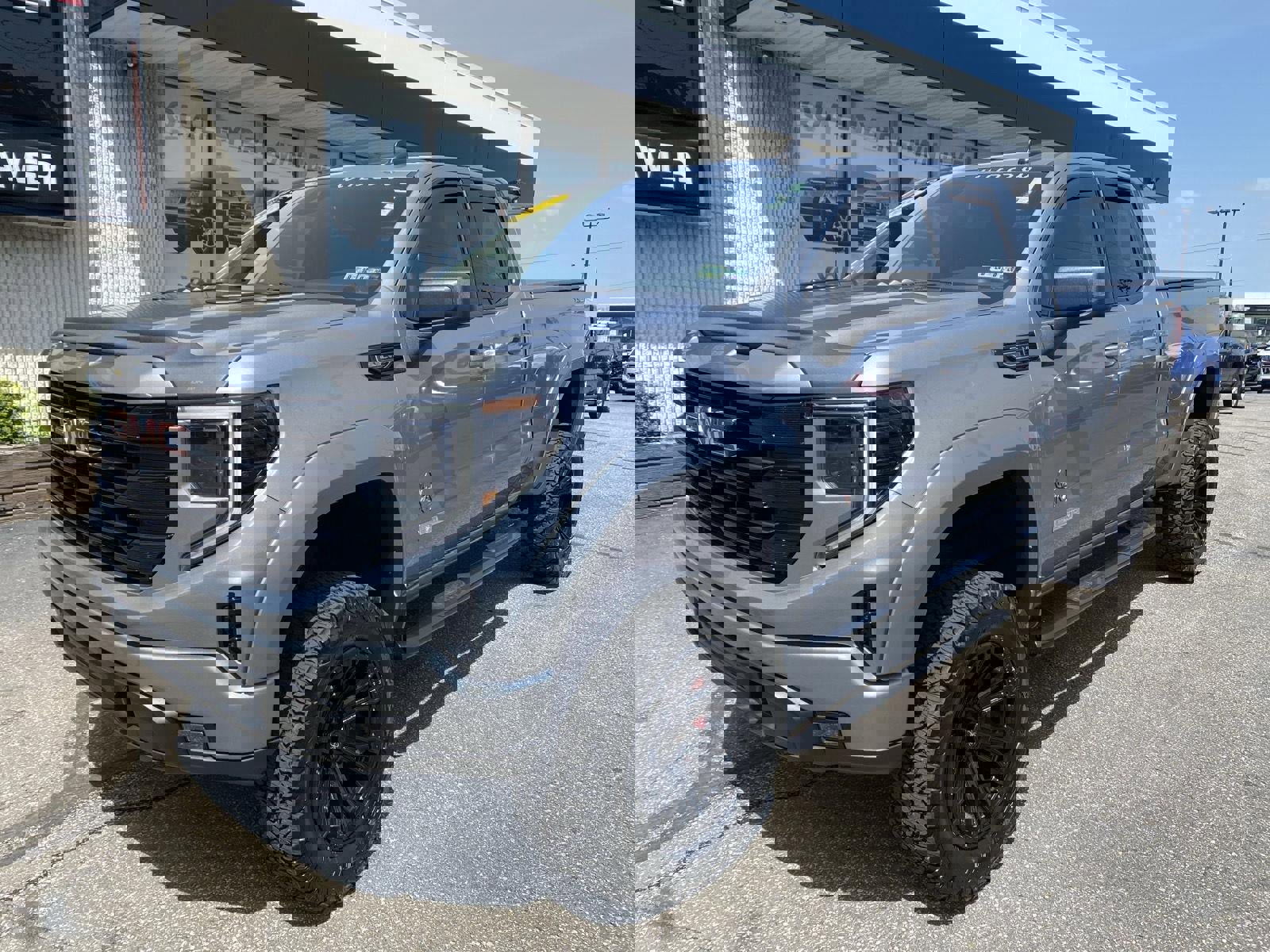 Used 2023 GMC Sierra 1500 Elevation AWD/4WD image 2