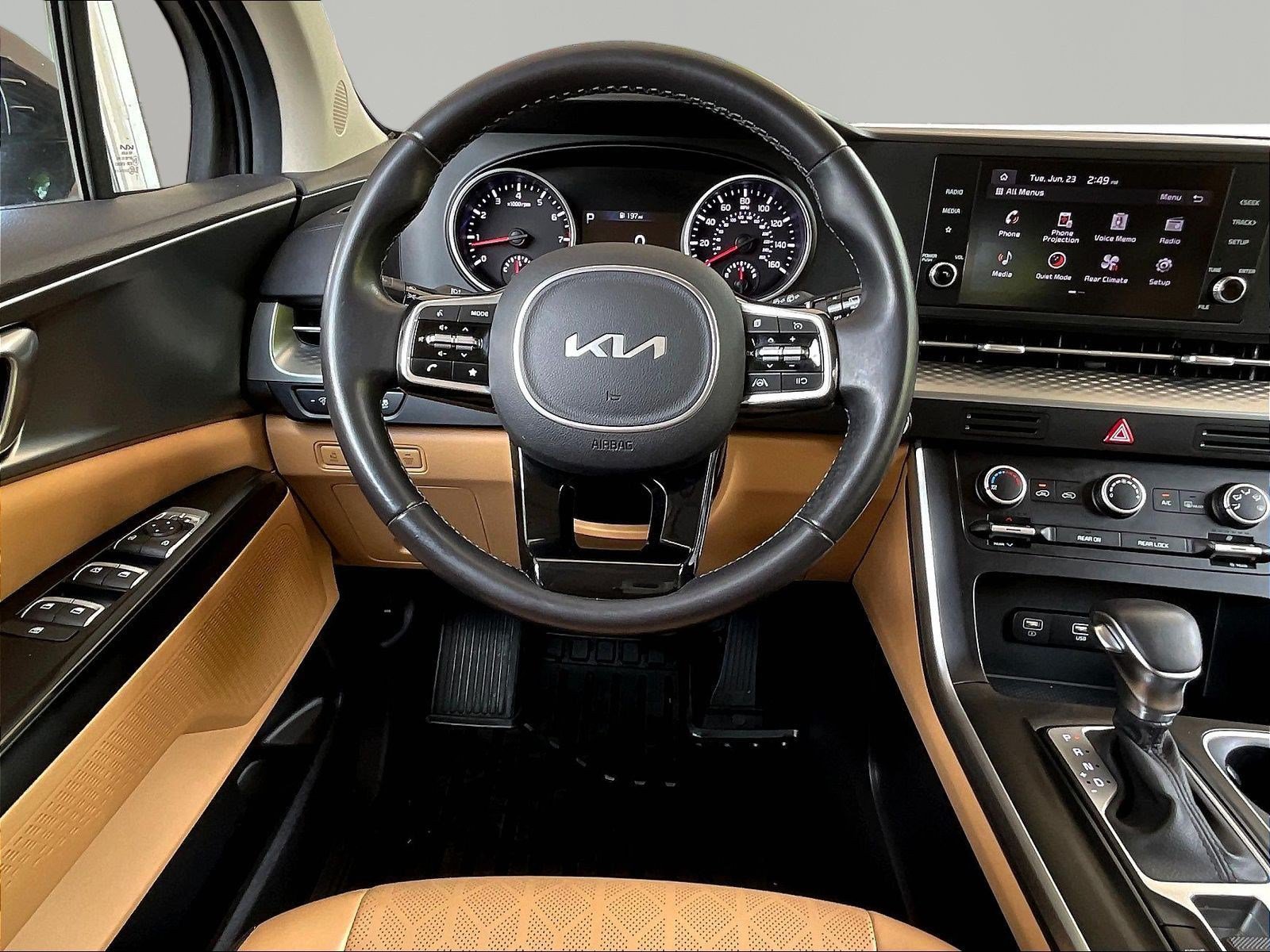 Used 2023 Kia Carnival LX FWD image 8