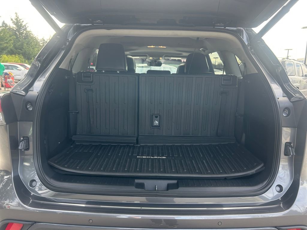 Used 2023 Toyota Highlander Limited image 24