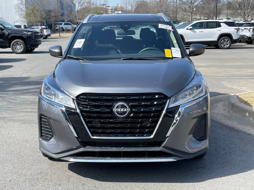 Used 2023 Nissan Kicks SV FWD image 2