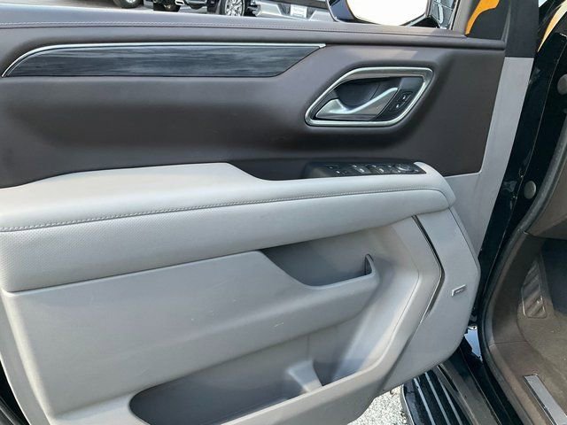 Used 2022 GMC Yukon SLT w/ SLT Premium Package image 7