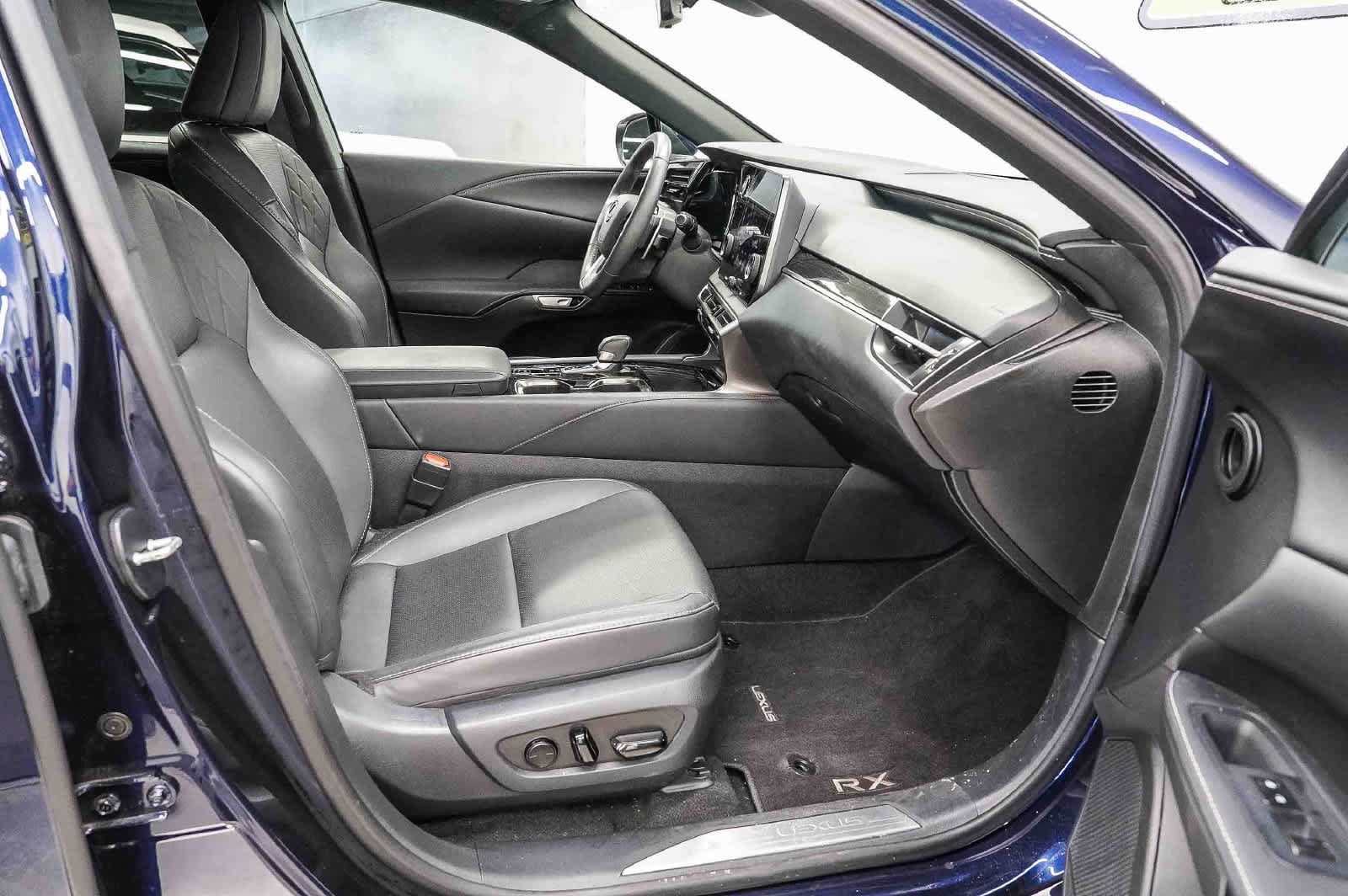 Used 2025 Lexus RX 350 FWD w/ Technology Package image 17