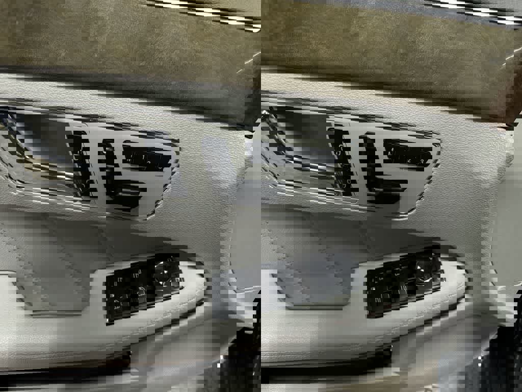 Used 2010 Mercedes-Benz E 63 AMG Sedan image 22