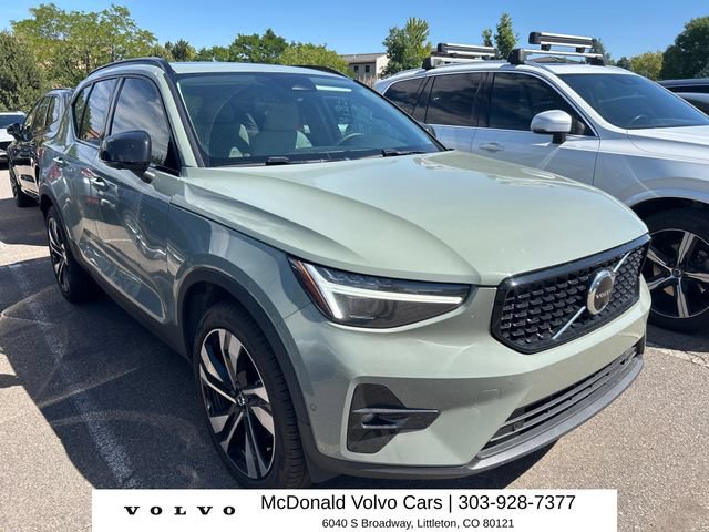 Used 2025 Volvo XC40 B5 Ultra AWD/4WD image 3