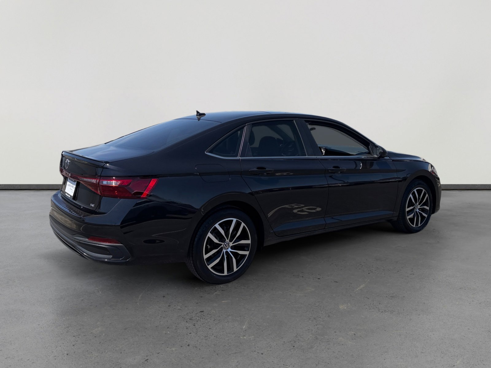 Certified 2025 Volkswagen Jetta SE w/ Sunroof Package image 5