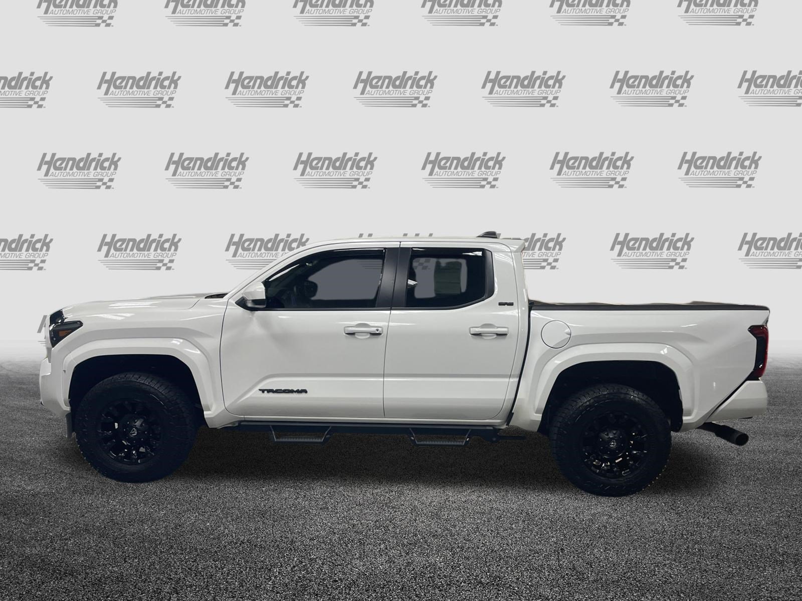 Used 2025 Toyota Tacoma SR5 AWD/4WD image 7