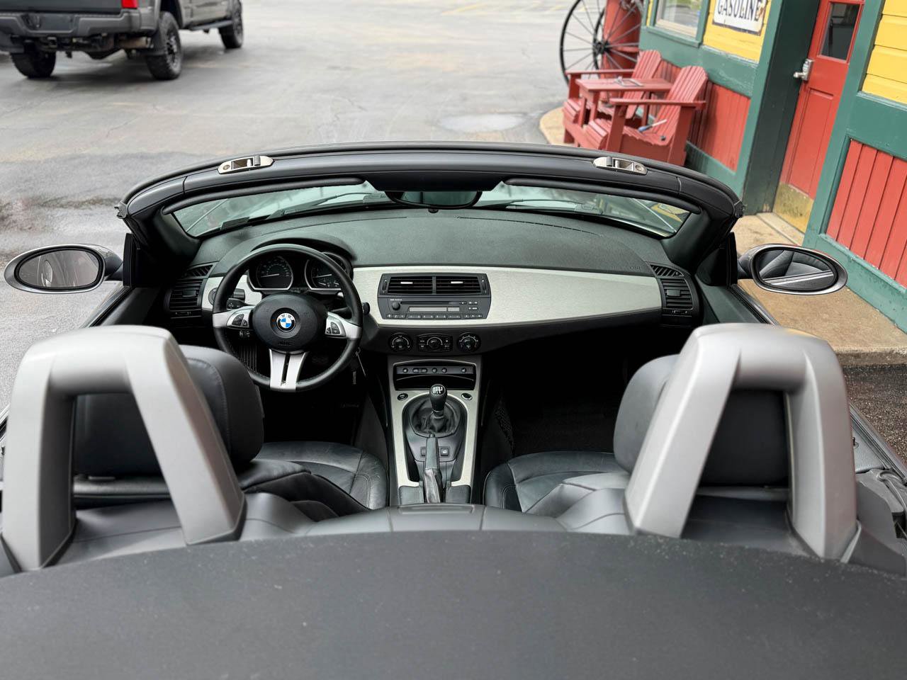 Used 2005 BMW Z4 2.5i image 19