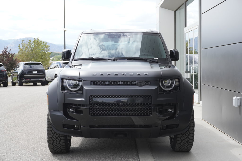 New 2026 Land Rover Defender 110 OCTA AWD/4WD image 5