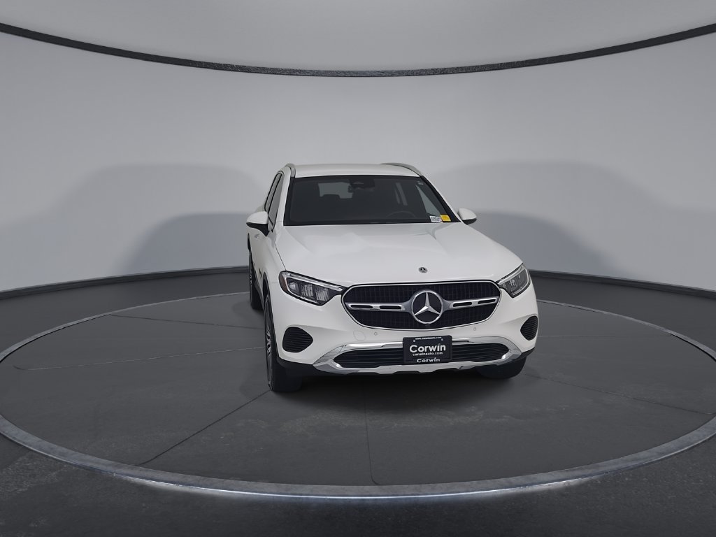 Used 2025 Mercedes-Benz GLC 300 4MATIC image 5