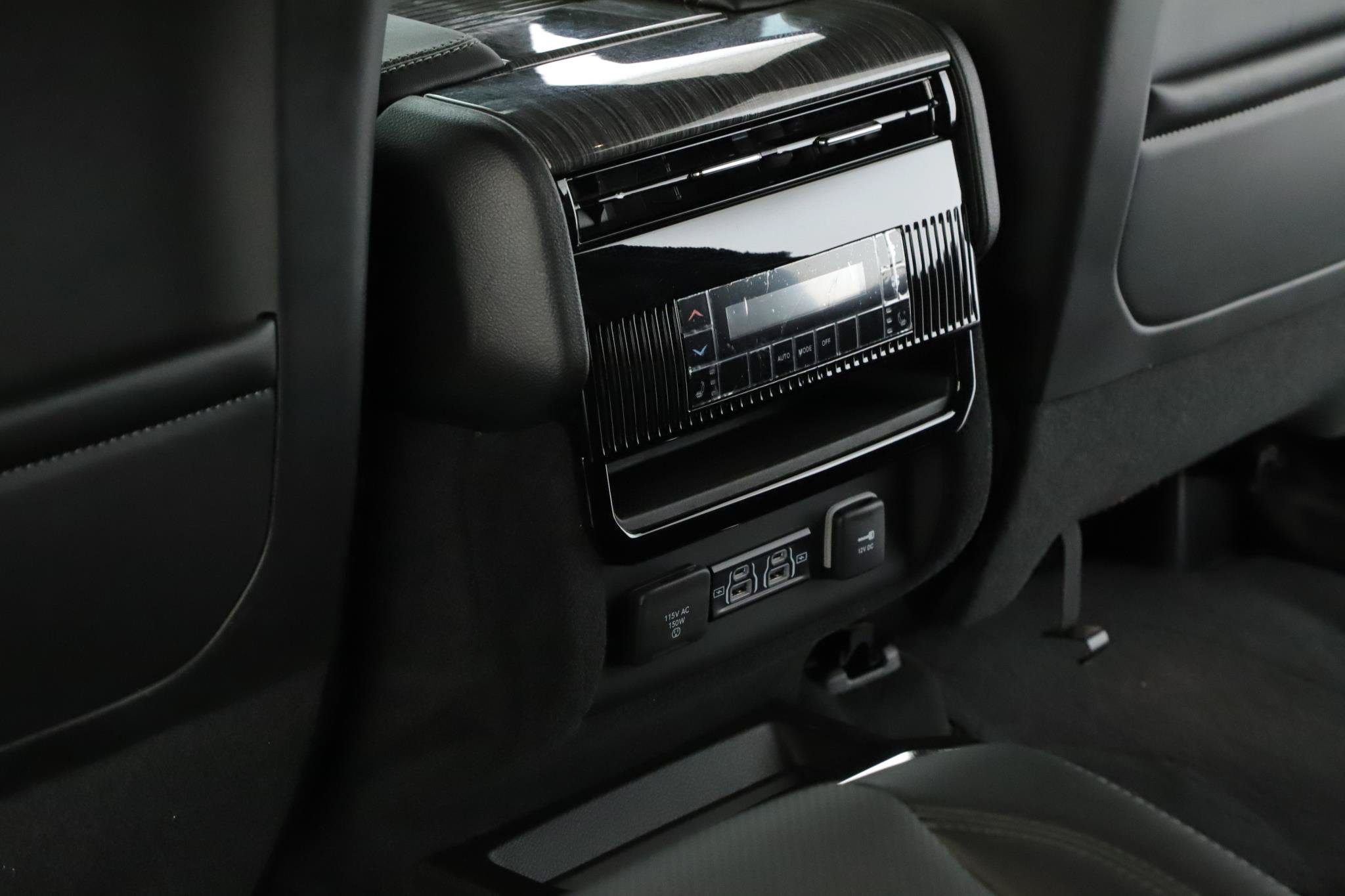 Used 2022 Jeep Wagoneer Series II w/ Convenience Group I AWD/4WD image 7