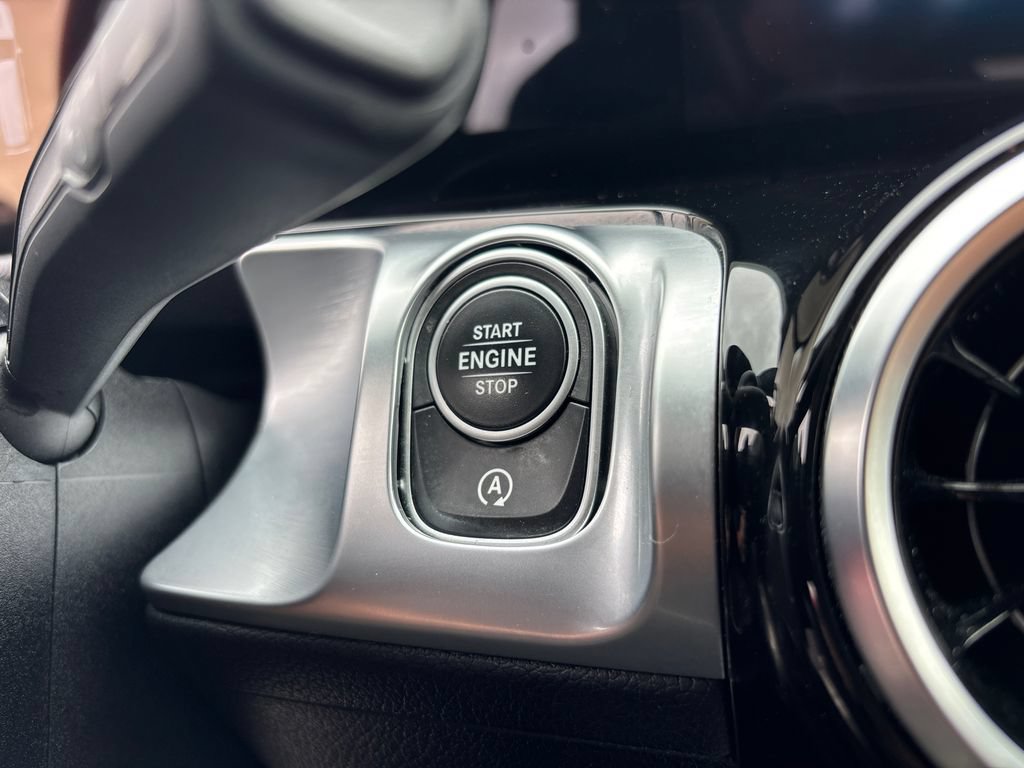 Used 2023 Mercedes-Benz GLB 250 4MATIC image 16