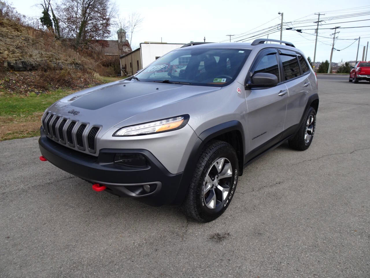 Used 2017 Jeep Cherokee Trailhawk image 2