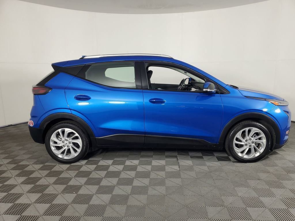 Certified 2022 Chevrolet Bolt EUV LT image 3