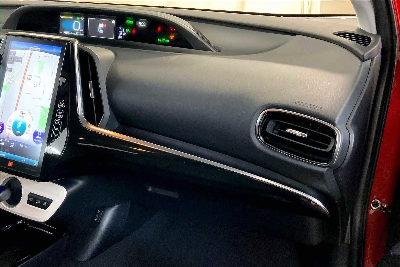 Used 2017 Toyota Prius Prime Advanced image 18