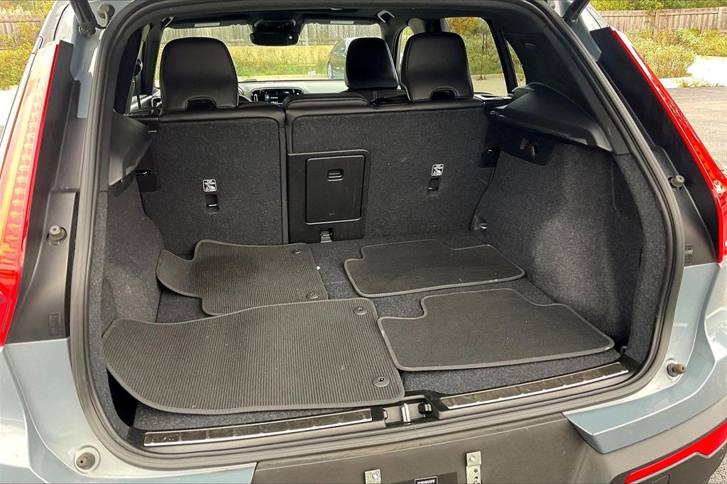 Used 2021 Volvo XC40 T5 R-Design w/ Climate Package image 28