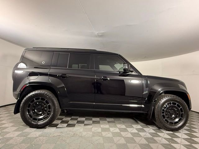 New 2026 Land Rover Defender 110 OCTA image 9