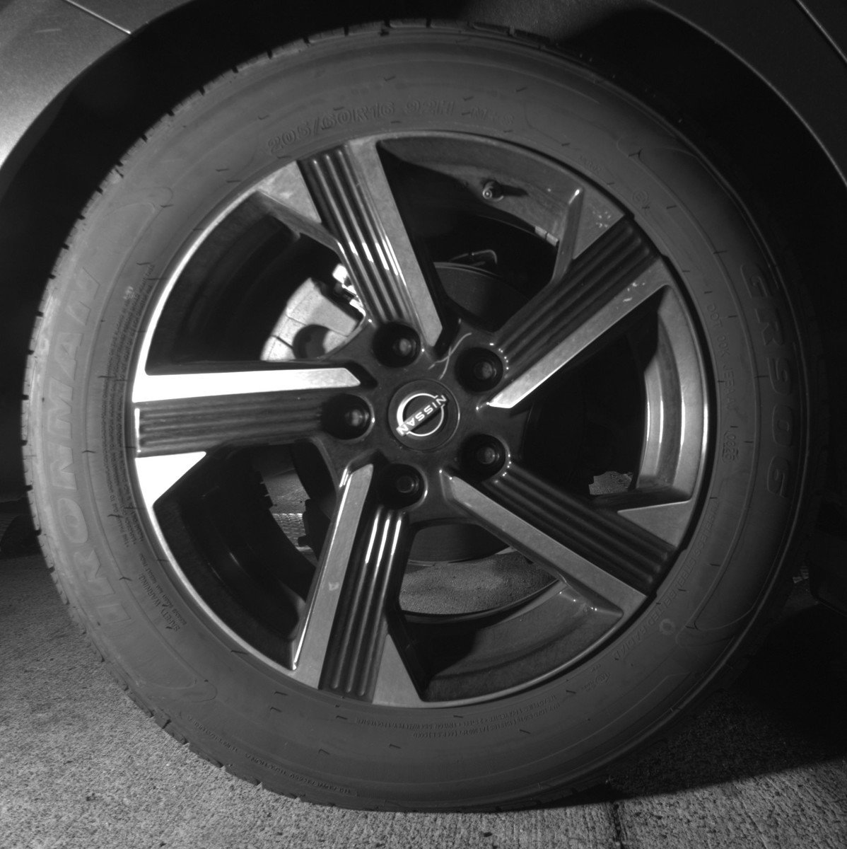 Used 2025 Nissan Sentra SV FWD image 15