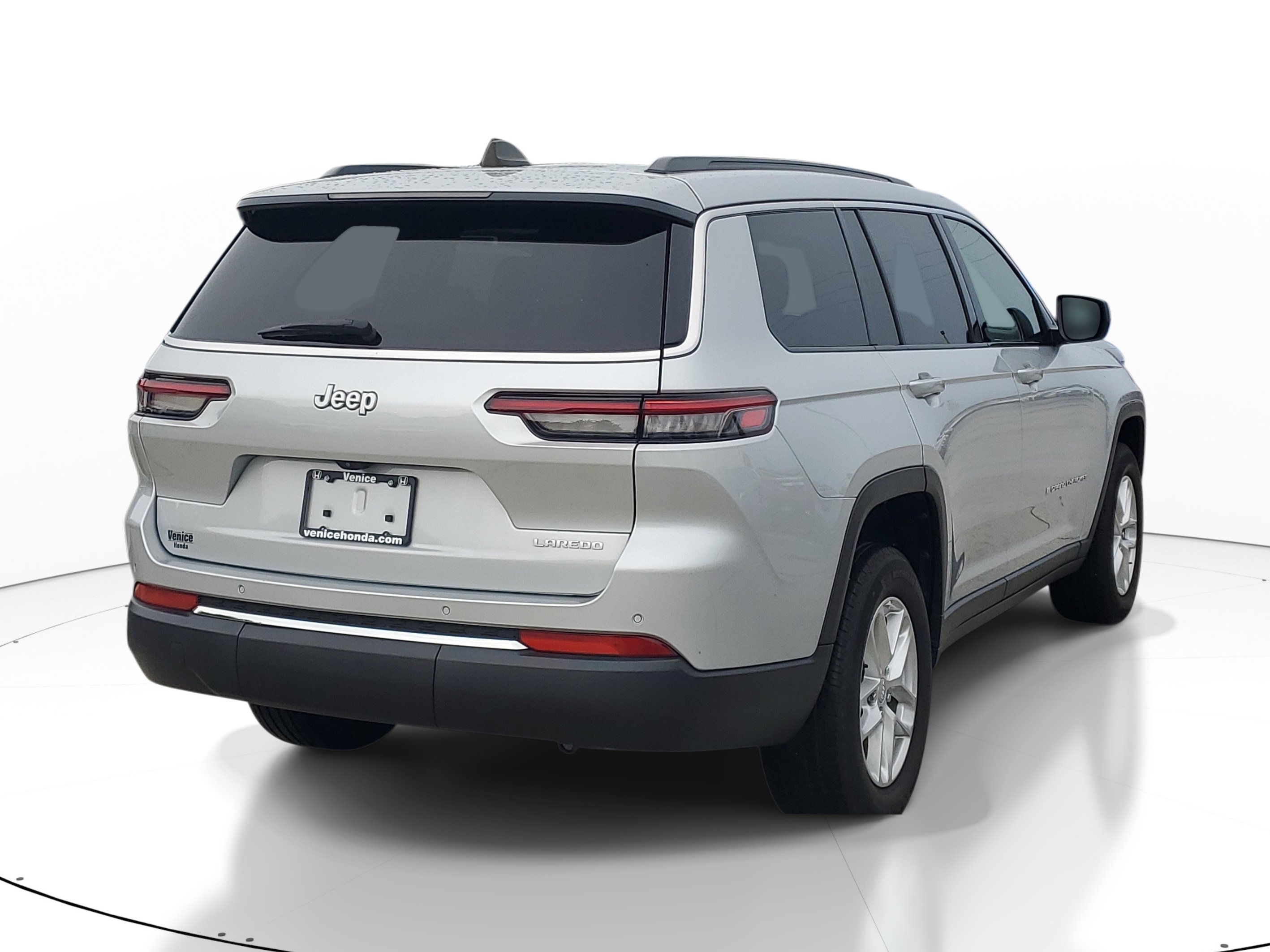 Used 2024 Jeep Grand Cherokee L Laredo RWD image 6