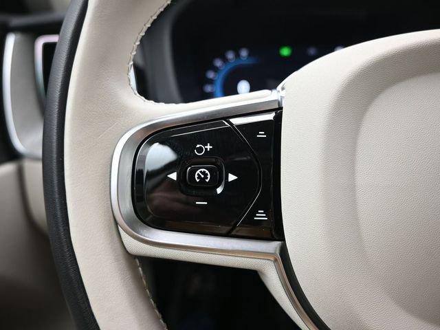 Used 2024 Volvo XC60 B5 Plus image 25