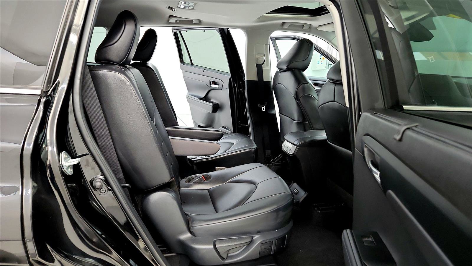 Used 2024 Toyota Highlander XLE image 18