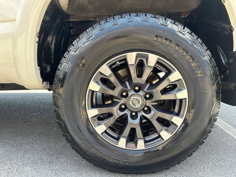 Used 2018 Nissan Titan PRO-4X w/ Pro-4x Convenience Package AWD/4WD image 10