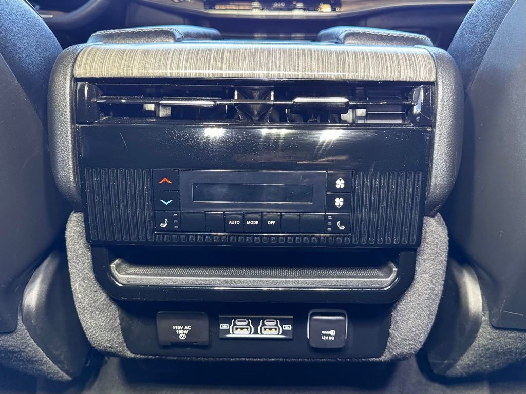 Used 2024 Jeep Wagoneer L Series II w/ Flexible Seating Group AWD/4WD image 42