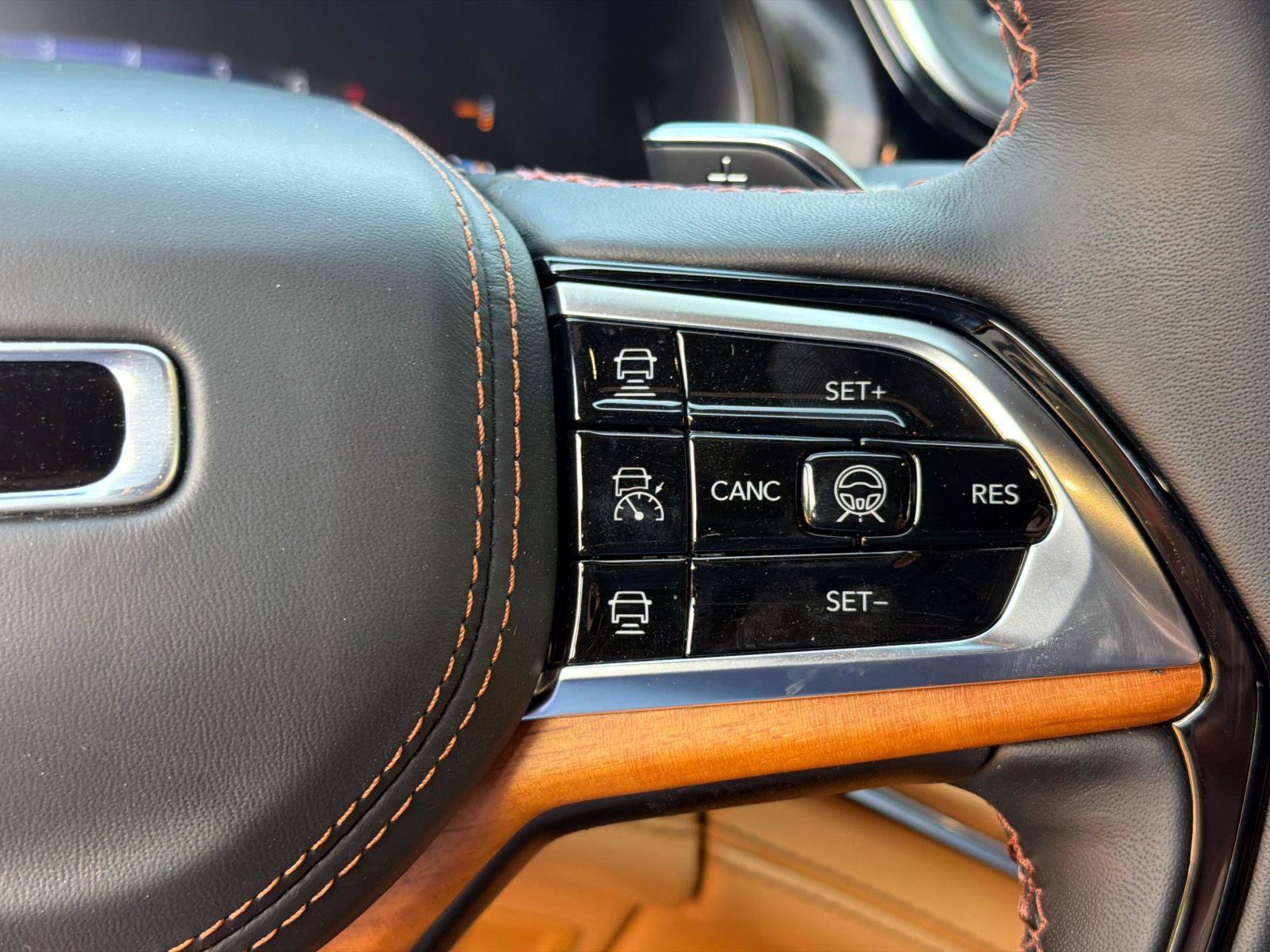 Used 2025 Jeep Grand Cherokee L Summit AWD/4WD image 21