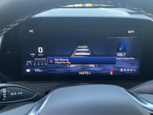 Used 2025 Chevrolet Traverse LT image 12