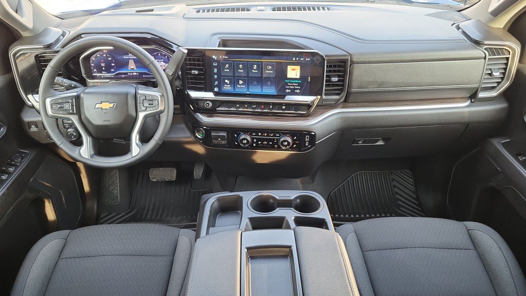 Used 2025 Chevrolet Silverado 1500 LT AWD/4WD image 26