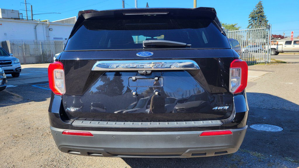 Used 2022 Ford Explorer XLT image 8