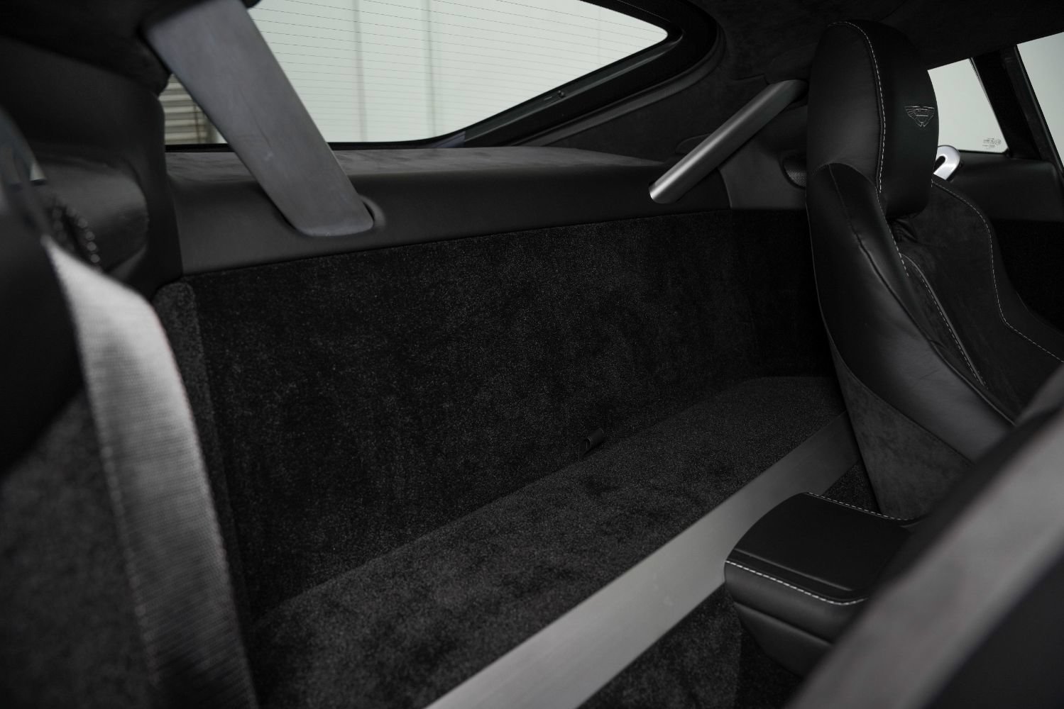Used 2017 Aston Martin V12 Vantage S RWD image 35