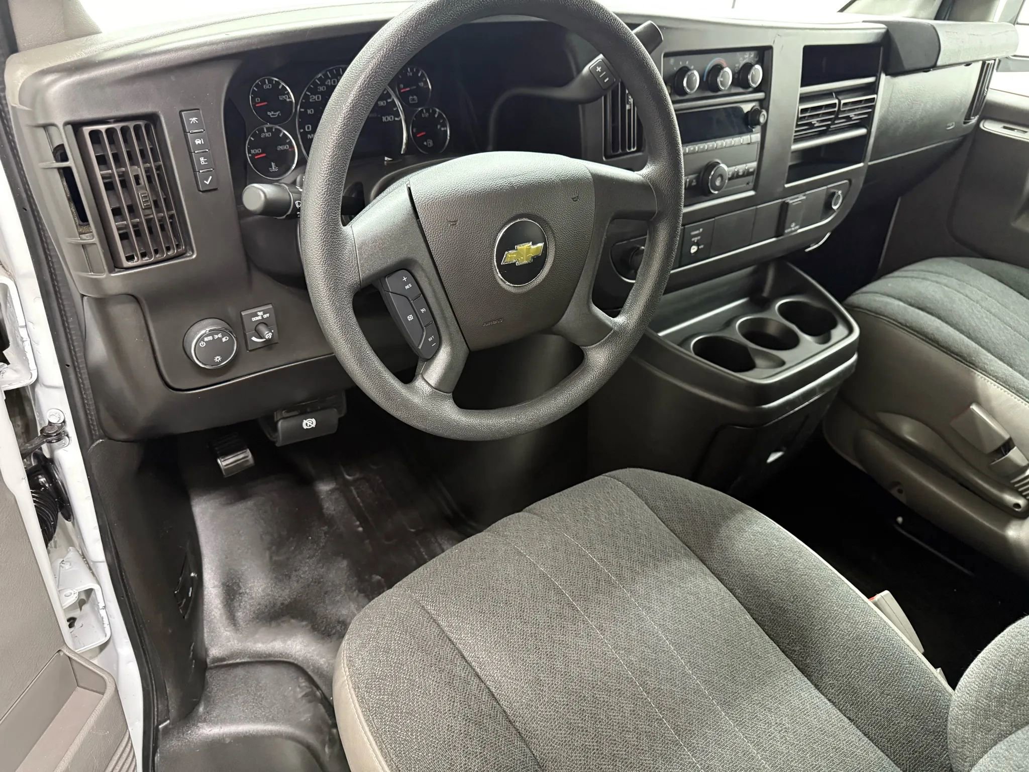 Used 2021 Chevrolet Express 2500 w/ Driver Convenience Package image 15
